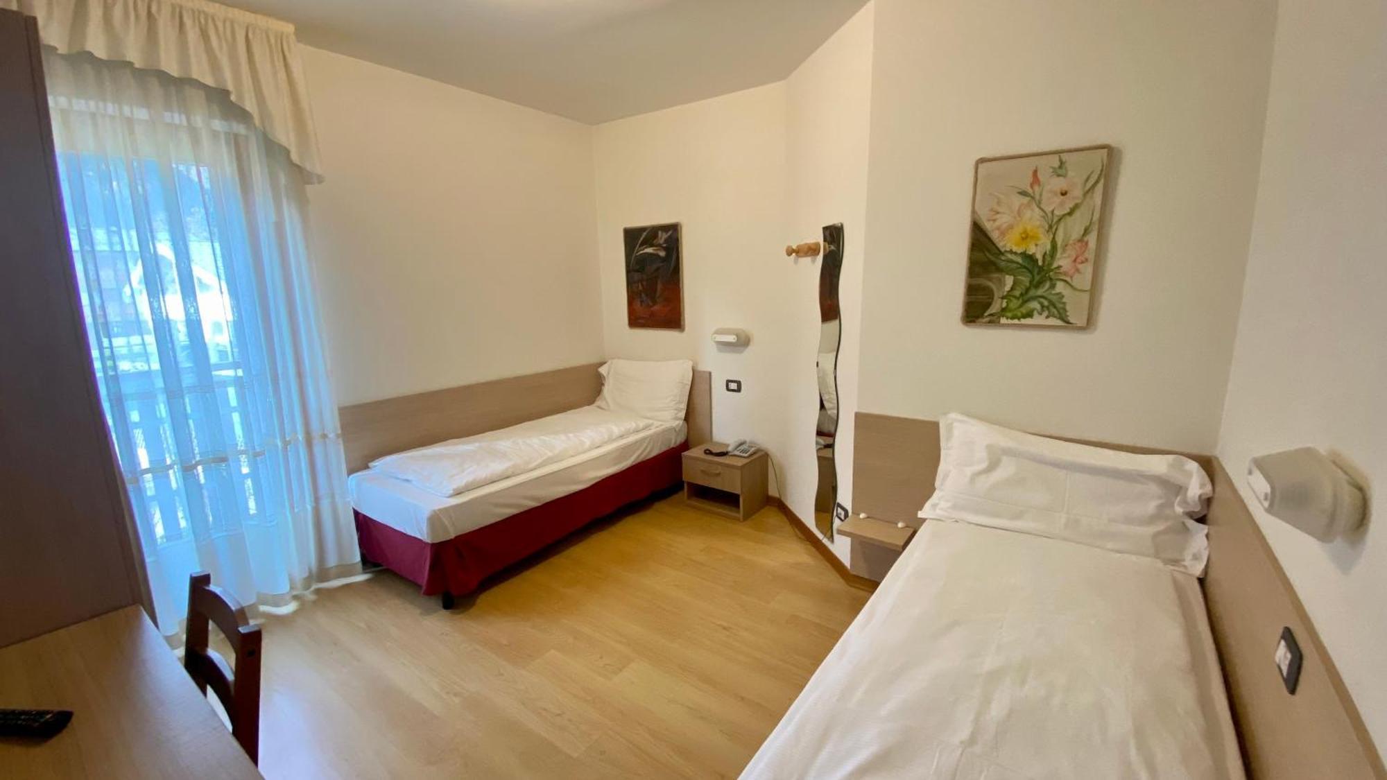 פינזולו Casteluce Hotel Funivie מראה חיצוני תמונה