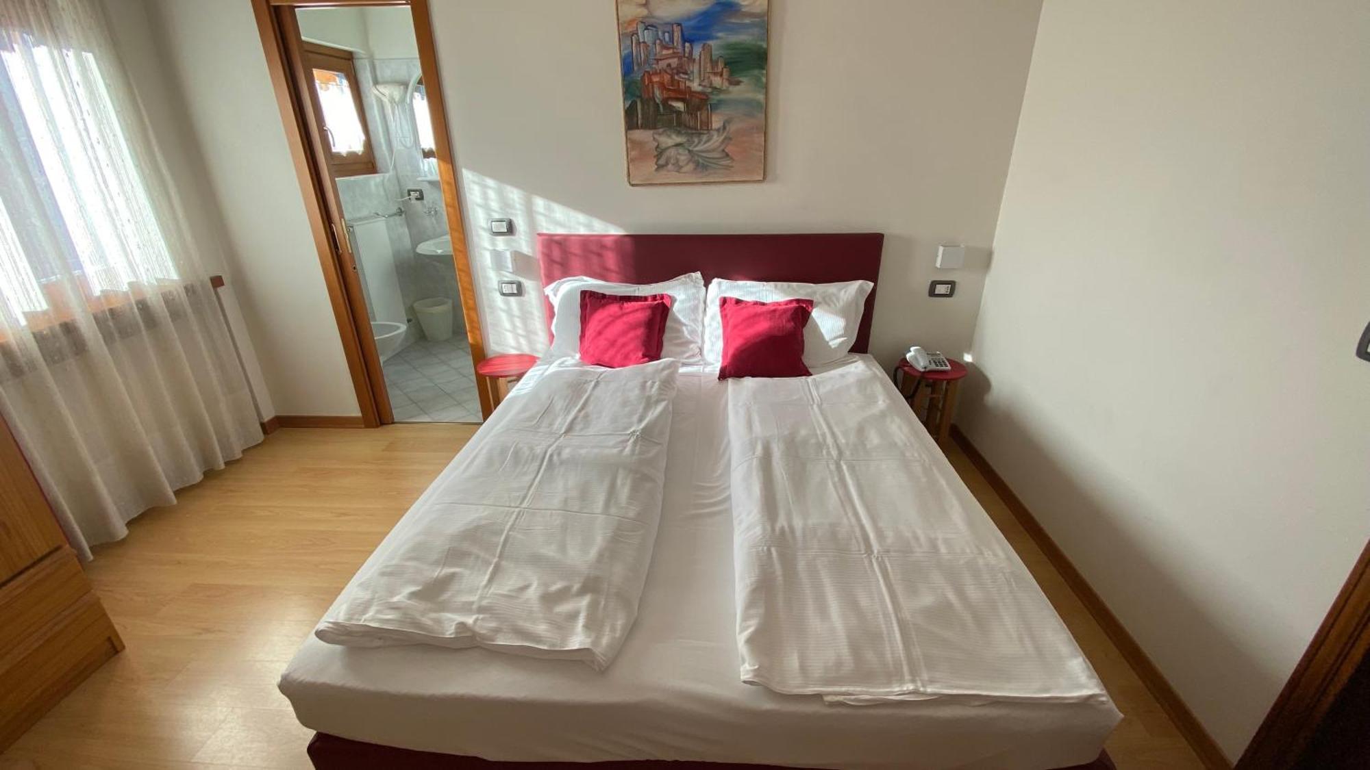 פינזולו Casteluce Hotel Funivie מראה חיצוני תמונה