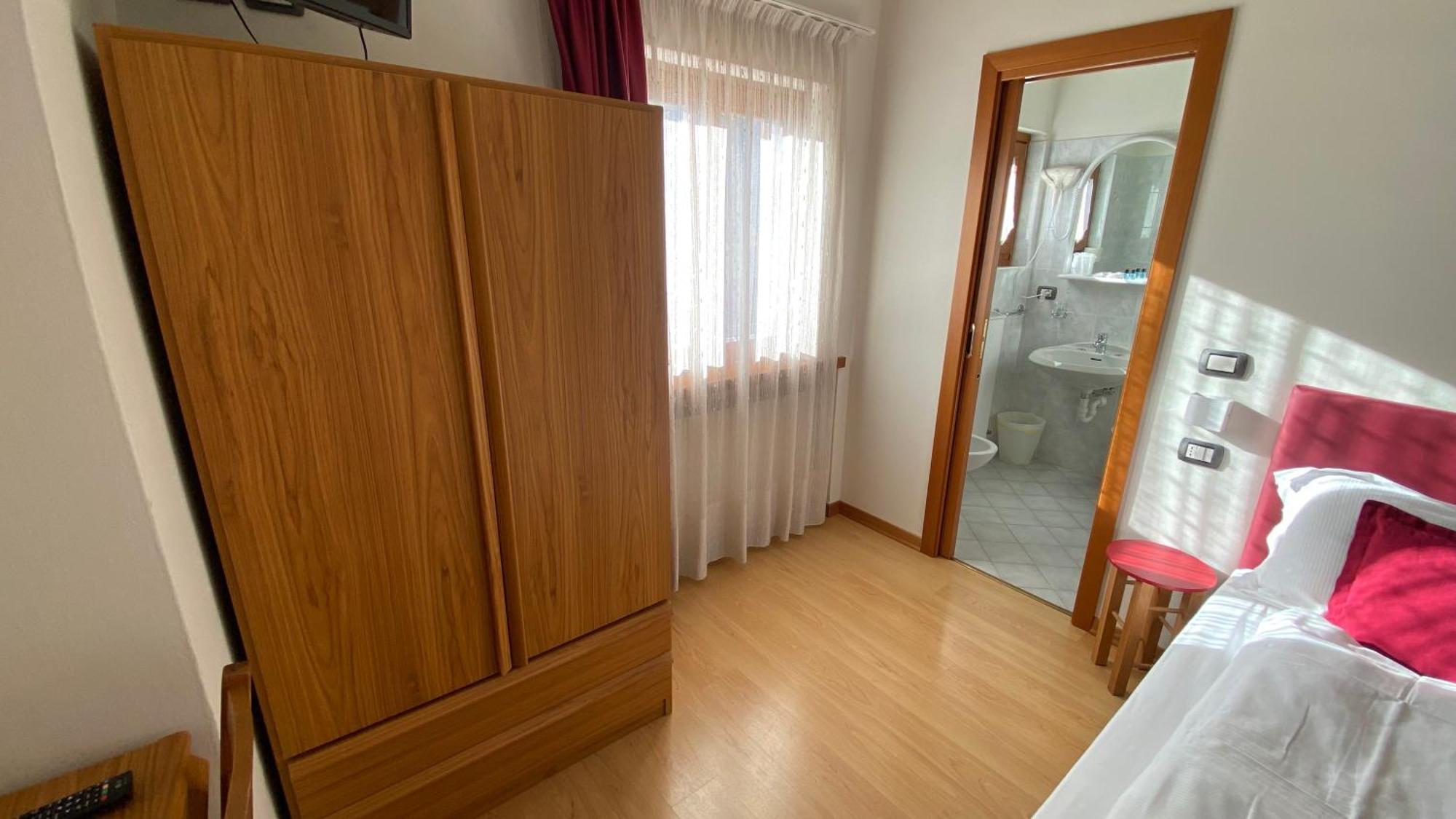 פינזולו Casteluce Hotel Funivie מראה חיצוני תמונה