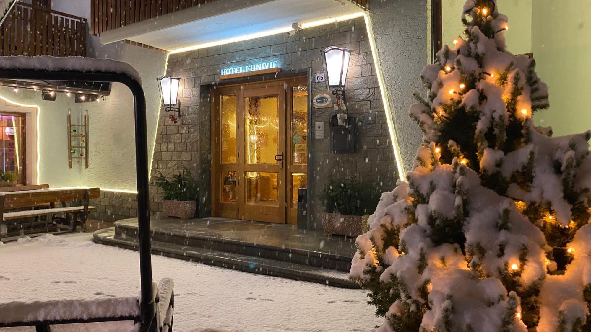 פינזולו Casteluce Hotel Funivie מראה חיצוני תמונה