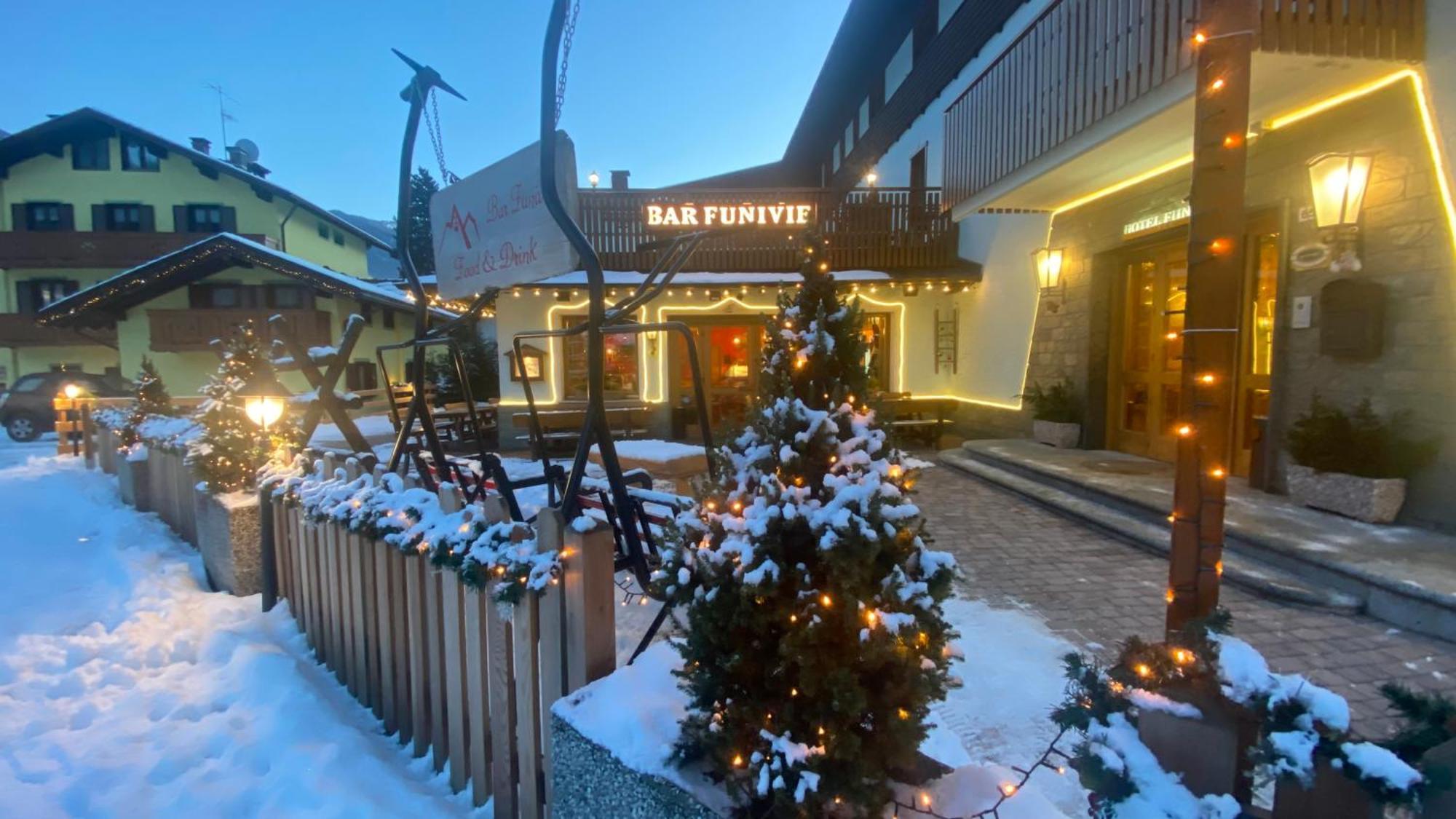 פינזולו Casteluce Hotel Funivie מראה חיצוני תמונה